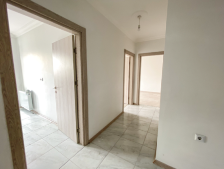 Altınova'da Merkezi Konumda Çok Geniş 2+1 Kiralık Daire