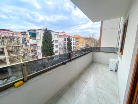 Altınova'da Merkezi Konumda Çok Geniş 2+1 Kiralık Daire