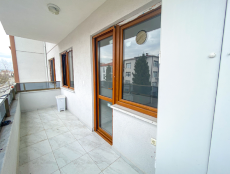 Altınova'da Merkezi Konumda Çok Geniş 2+1 Kiralık Daire