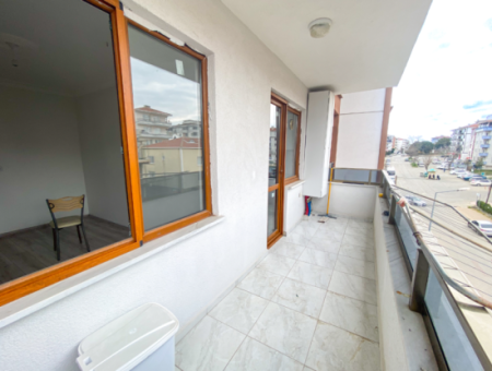 Altınova'da Merkezi Konumda Çok Geniş 2+1 Kiralık Daire