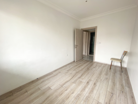 Altınova'da Merkezi Konumda Çok Geniş 2+1 Kiralık Daire