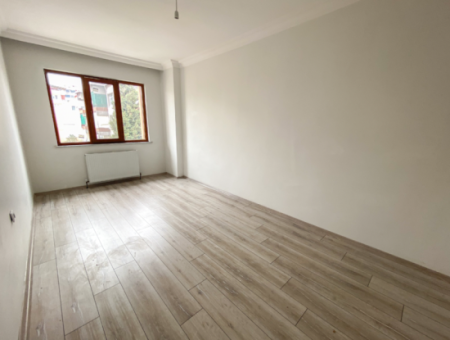 Altınova'da Merkezi Konumda Çok Geniş 2+1 Kiralık Daire