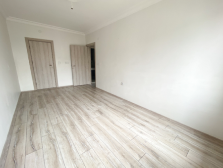 Altınova'da Merkezi Konumda Çok Geniş 2+1 Kiralık Daire