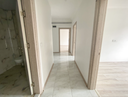 Altınova'da Merkezi Konumda Çok Geniş 2+1 Kiralık Daire