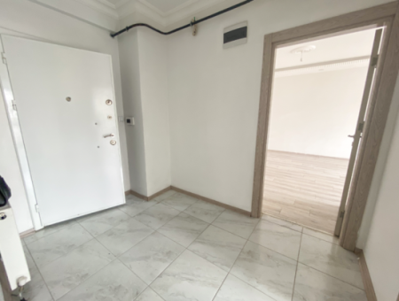 Altınova'da Merkezi Konumda Çok Geniş 2+1 Kiralık Daire