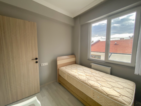 Kumbağ Merkezi Konumda Asansörlü Binada Eşyalı 2+1 Kiralık Daire