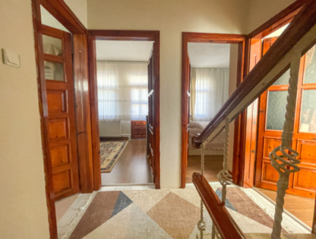 Kumbağ Denize Yakın Bahçeli İskanlı Satılık Tripleks 4+1 Villa