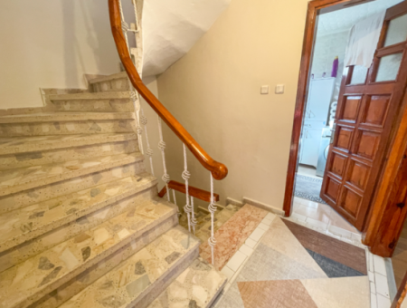 Kumbağ Denize Yakın Bahçeli İskanlı Satılık Tripleks 4+1 Villa