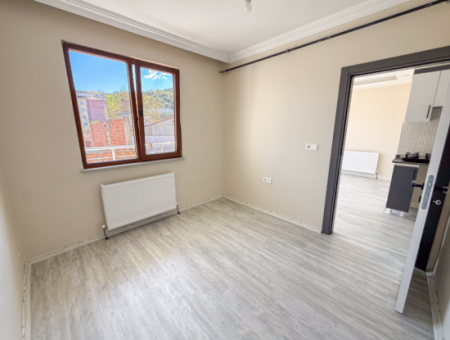 Kumbağ Liman Mevkii Yeni Ve Asansörlü Binada Kiralık 1+1 Daire