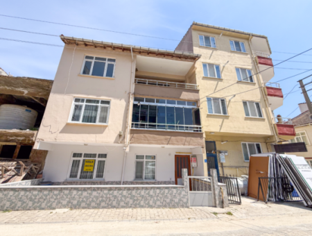 Kumbağ Pazar Sokağında Ayrı Mutfaklı Geniş 2+1 Kiralık Daire