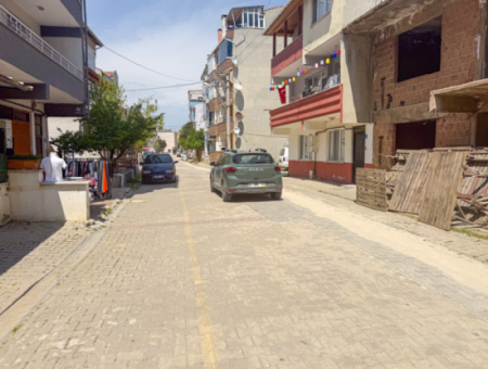Kumbağ Pazar Sokağında Ayrı Mutfaklı Geniş 2+1 Kiralık Daire