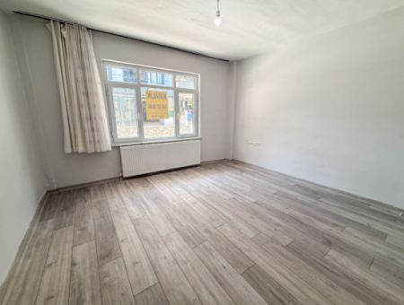 Kumbağ Pazar Sokağında Ayrı Mutfaklı Geniş 2+1 Kiralık Daire