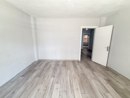 Kumbağ Pazar Sokağında Ayrı Mutfaklı Geniş 2+1 Kiralık Daire