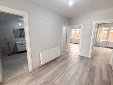 Kumbağ Pazar Sokağında Ayrı Mutfaklı Geniş 2+1 Kiralık Daire