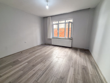 Kumbağ Pazar Sokağında Ayrı Mutfaklı Geniş 2+1 Kiralık Daire
