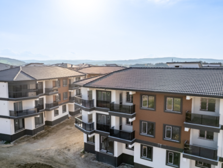 Kumbağ Lüks Havuzlu Yonca Evleri Sitesinde Satılık 2+1 Daireler