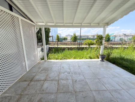 Aquaparklı Ve Havuzlu Site İçerisinde Satılık 1+1 Bahçeli Daire