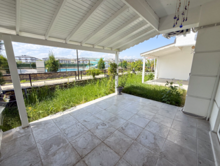 Aquaparklı Ve Havuzlu Site İçerisinde Satılık 1+1 Bahçeli Daire