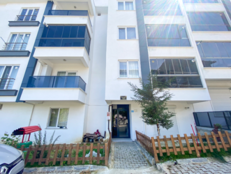 Kumbağ Pazar Sokağı Asansörlü Binada Kiralık 1+1 Daire