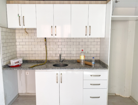 Kumbağ Pazar Sokağı Asansörlü Binada Kiralık 1+1 Daire