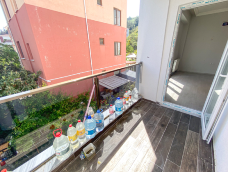 Kumbağ Pazar Sokağı Asansörlü Binada Kiralık 1+1 Daire