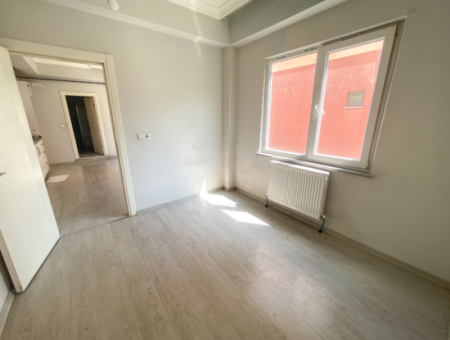 Kumbağ Pazar Sokağı Asansörlü Binada Kiralık 1+1 Daire