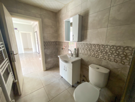 Kumbağ Pazar Sokağı Asansörlü Binada Kiralık 1+1 Daire