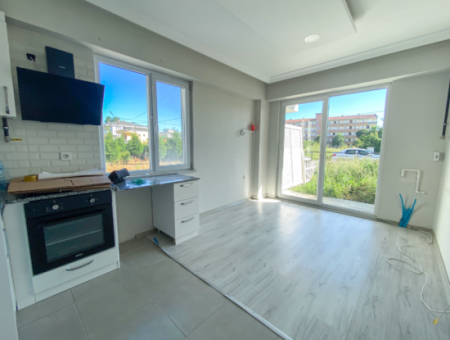 Aquaparklı Ve Havuzlu Sitede Satılık 1+1 Bahçeli Köşe Daire