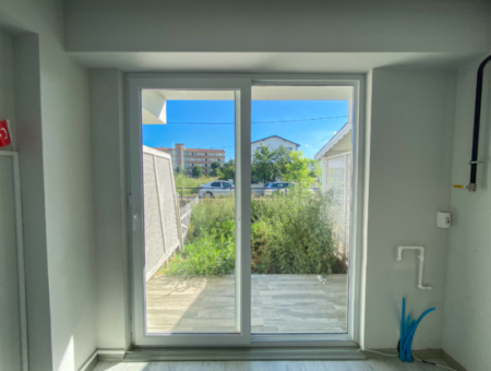 Aquaparklı Ve Havuzlu Sitede Satılık 1+1 Bahçeli Köşe Daire