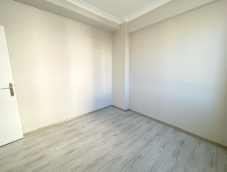 Aquaparklı Ve Havuzlu Sitede Satılık 1+1 Bahçeli Köşe Daire