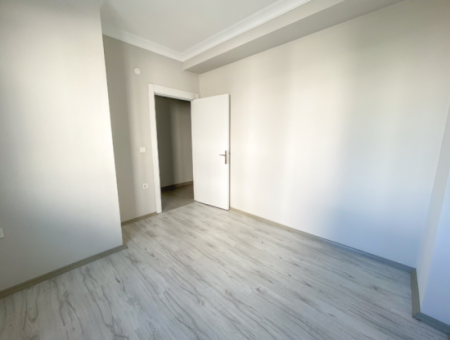 Aquaparklı Ve Havuzlu Sitede Satılık 1+1 Bahçeli Köşe Daire