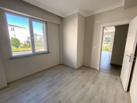 Aquaparklı Ve Havuzlu Sitede Satılık 1+1 Bahçeli Köşe Daire
