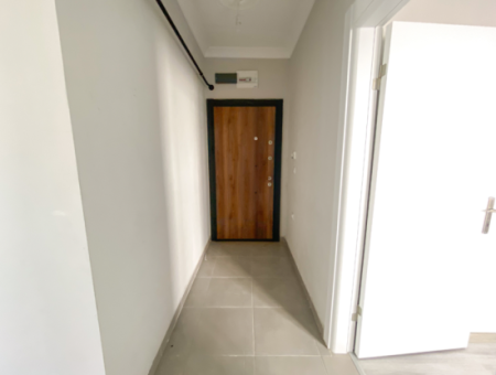 Aquaparklı Ve Havuzlu Sitede Satılık 1+1 Bahçeli Köşe Daire