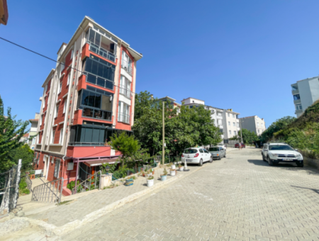 Kumbağ'da Merkezi Konumda İskanlı Bahçeli 1+1 Satılık Daire