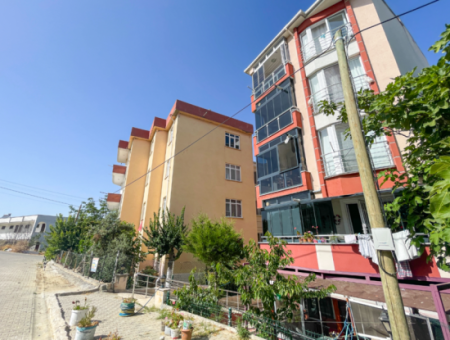 Kumbağ'da Merkezi Konumda İskanlı Bahçeli 1+1 Satılık Daire