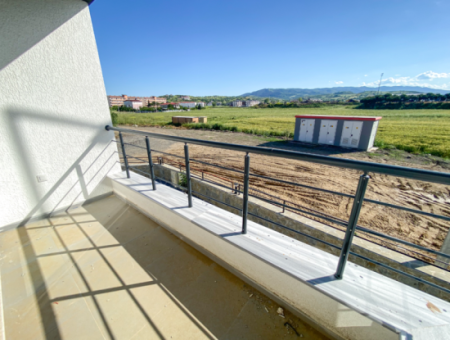 Kumbağ Havuzlu Sitede Denize Yakın Kiralık Lüks 1+1 Daire