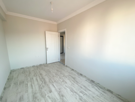 Kumbağ Pazar Sokağında Satılık Asansörlü Sıfır 2+1 Daireler