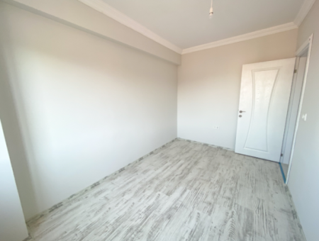 Kumbağ Pazar Sokağında Satılık Asansörlü Sıfır 2+1 Daireler