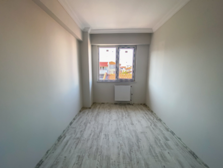 Kumbağ Pazar Sokağında Satılık Asansörlü Sıfır 2+1 Daireler