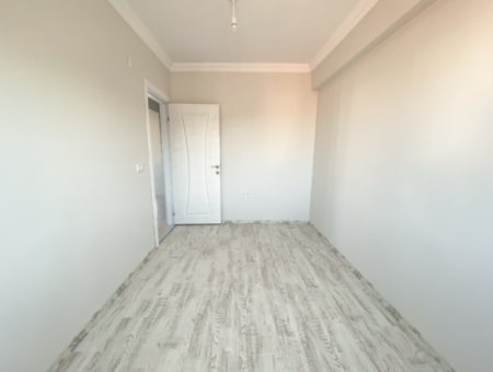 Kumbağ Pazar Sokağında Satılık Asansörlü Sıfır 2+1 Daireler
