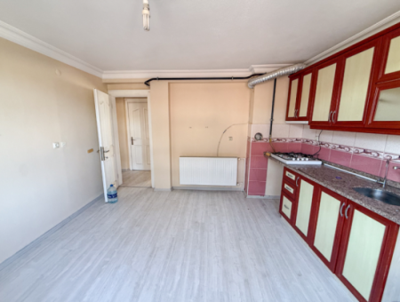Kumbağ'da Caddenin Deniz Tarafında Kiralık Geniş 2+1 Daire