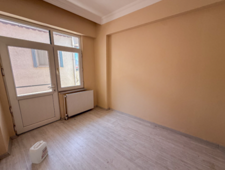 Kumbağ'da Caddenin Deniz Tarafında Kiralık Geniş 2+1 Daire