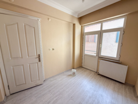 Kumbağ'da Caddenin Deniz Tarafında Kiralık Geniş 2+1 Daire