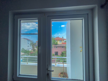 Kumbağ'da Merkezi Konumda Çift Balkonlu Geniş 2+1 Kiralık Daire