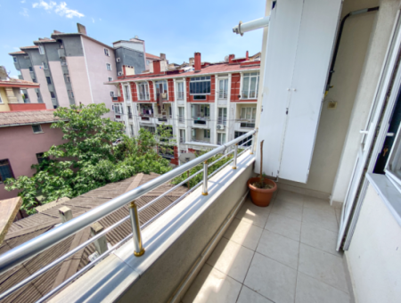 Kumbağ'da Merkezi Konumda Çift Balkonlu Geniş 2+1 Kiralık Daire