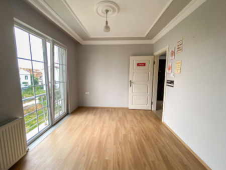 Kumbağ'da Merkezi Konumda Çift Balkonlu Geniş 2+1 Kiralık Daire