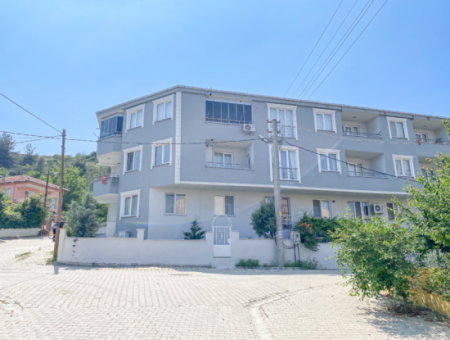 Kumbağ Pazar Sokağına Yakın Kiracılı Geniş Satılık 1+1 Daire