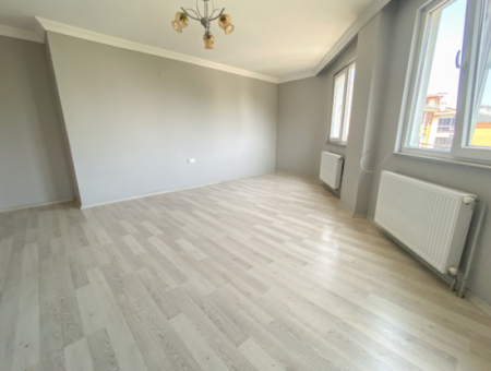 Kumbağ Pazar Sokağına Yakın Kiracılı Geniş Satılık 1+1 Daire