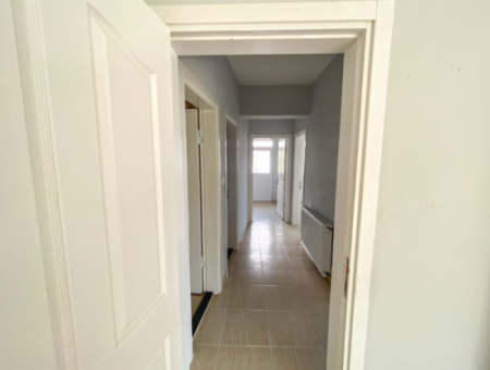Kumbağ'da Ayrı Mutfaklı Çift Balkonlu 2+1 Ara Kat Kiralık Daire