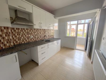 Kumbağ'da Ayrı Mutfaklı Çift Balkonlu 2+1 Ara Kat Kiralık Daire